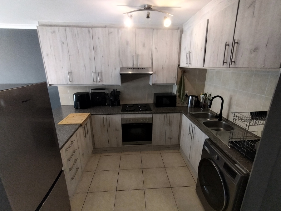 To Let 1 Bedroom Property for Rent in Silver Oaks Western Cape